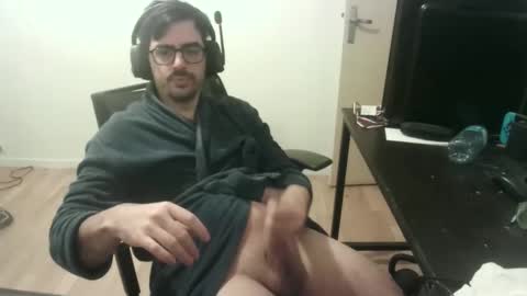 romainb72 online show from February 5, 2026, 1:21 am