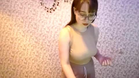 Alya online show from November 21, 2025, 11:31 am