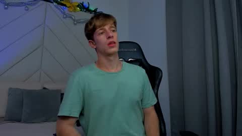 Romeo Ricci online show from December 22, 2025, 5:26 am