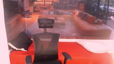 Romeo online show from December 4, 2025, 7:11 pm