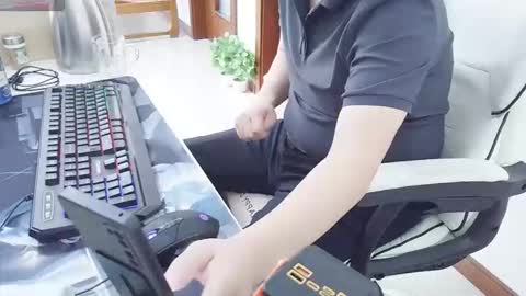 rongtian online show from December 1, 2025, 6:29 am