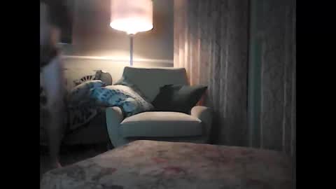 ronvlv online show from April 5, 2026, 1:47 am