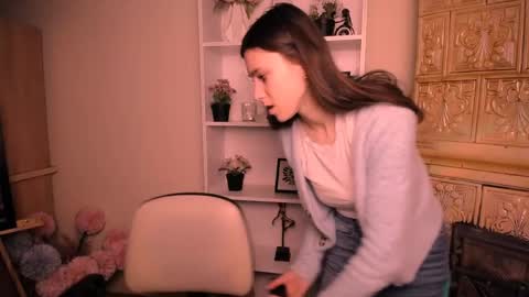 Snapshot of rosalais_ chatting on April 25, 2026, 6:16 am Rose online show from April 25, 2026, 6:16 am