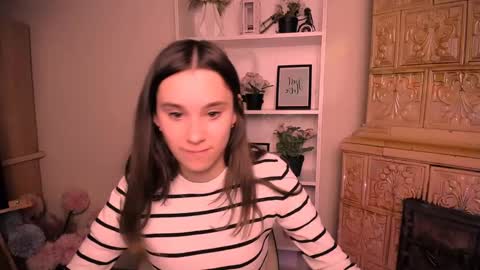 Snapshot of rosalais_ chatting on April 29, 2026, 6:50 am Rose online show from April 29, 2026, 6:50 am