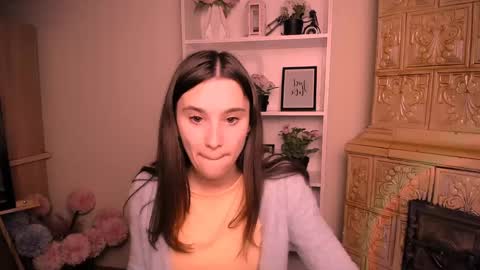 Snapshot of rosalais_ chatting on April 30, 2026, 6:31 am Rose online show from April 30, 2026, 6:31 am