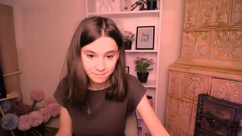 Snapshot of rosalais_ chatting on June 5, 2026, 6:42 am Rose online show from June 5, 2026, 6:42 am