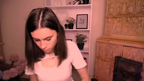 Snapshot of rosalais_ chatting on June 6, 2026, 6:18 am Rose online show from June 6, 2026, 6:18 am