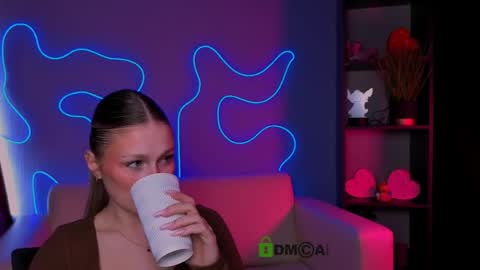 rosalie_liu online show from November 25, 2025, 12:16 pm