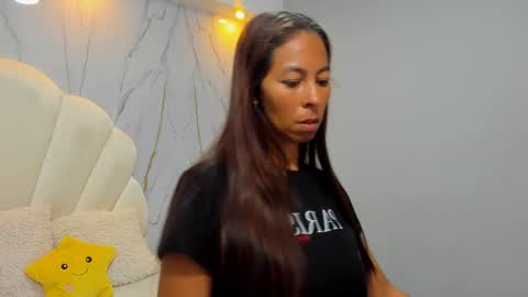 Snapshot of rosalinda_cortez chatting on December 5, 2024, 4:44 pm Rosalinda online show from December 5, 2024, 4:44 pm