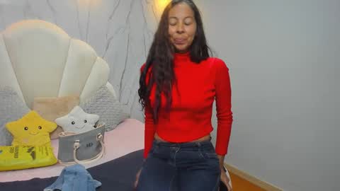 Snapshot of rosalinda_cortez chatting on December 19, 2024, 6:23 pm Rosalinda online show from December 19, 2024, 6:23 pm