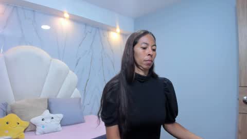 Snapshot of rosalinda_cortez chatting on December 27, 2024, 1:07 pm Rosalinda online show from December 27, 2024, 1:07 pm