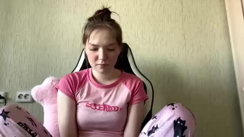 Snapshot of rosannafridley chatting on February 22, 2026, 9:19 am Rose online show from February 22, 2026, 9:19 am