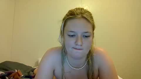 rose370901 online show from April 19, 2026, 5:18 am