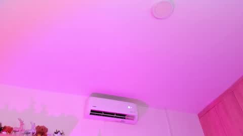 Rose Saenz online show from December 17, 2025, 7:42 pm