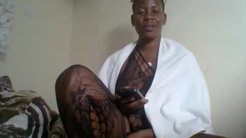 rose_coco online show from September 12, 2025, 1:28 am