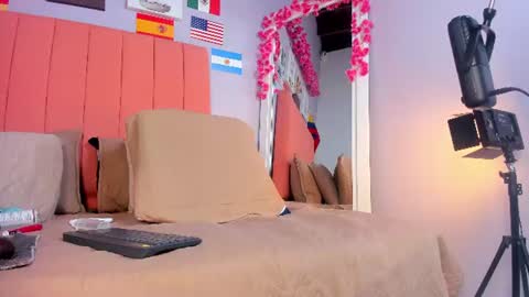 Snapshot of rose_thompson19 chatting on July 10, 2026, 7:27 pm Rosse online show from July 10, 2026, 7:27 pm