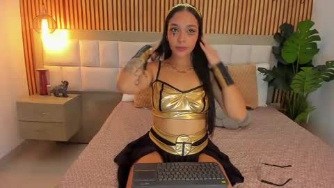 roseaurora online show from October 31, 2025, 1:01 pm