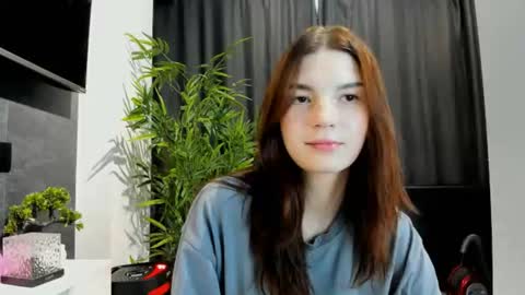 Snapshot of roseblanche2k chatting on August 2, 2026, 11:19 am Florin online show from August 2, 2026, 11:19 am