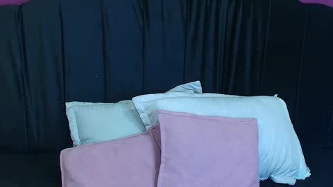 Snapshot of roseesmith_ chatting on February 19, 2025, 7:16 pm R O S E S M I T H online show from February 19, 2025, 7:16 pm