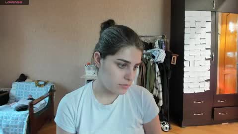 Snapshot of roselina_ chatting on May 19, 2026, 2:01 pm Rose online show from May 19, 2026, 2:01 pm