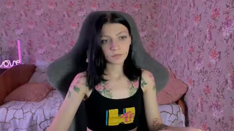 Lola online show from October 26, 2025, 5:02 am