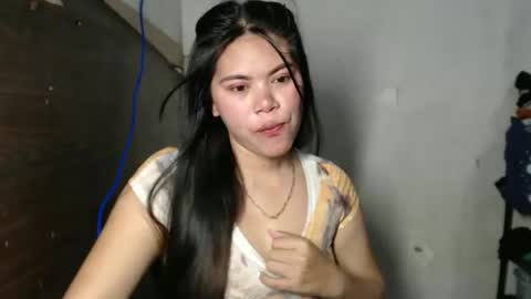 Snapshot of rosemarie_pinay chatting on October 3, 2025, 2:52 am i am samantha rain online show from October 3, 2025, 2:52 am