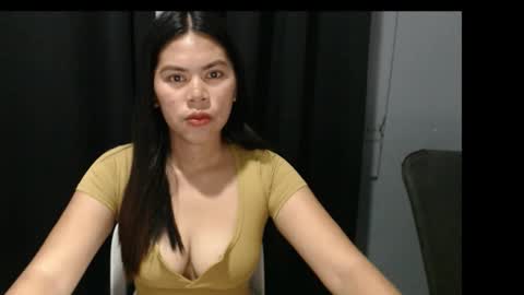 Snapshot of rosemarie_pinay chatting on January 15, 2026, 6:51 am i am samantha rain online show from January 15, 2026, 6:51 am