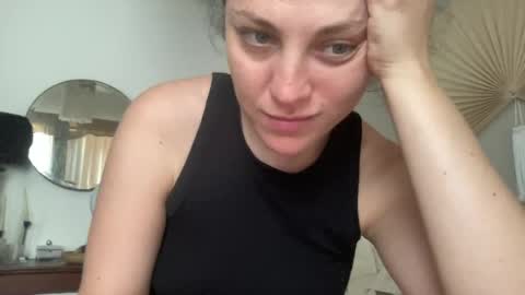 Snapshot of rosequinn300 chatting on July 27, 2026, 8:16 pm Rose Quinn online show from July 27, 2026, 8:16 pm