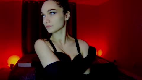 roseredgoddess online show from December 7, 2024, 3:58 am