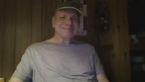 Snapshot of roses2u1958 chatting on December 18, 2024, 12:54 am roses2u1958 online show from December 18, 2024, 12:54 am