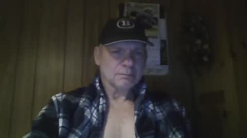 Snapshot of roses2u1958 chatting on January 3, 2025, 4:00 am roses2u1958 online show from January 3, 2025, 4:00 am