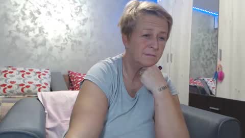 Lovepinklilly online show from December 6, 2024, 7:01 pm