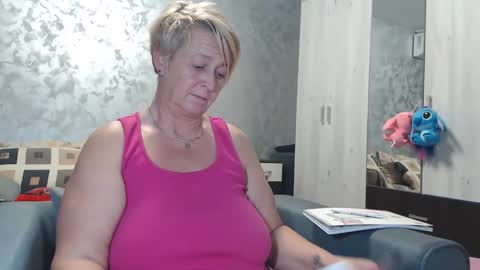 Lovepinklilly online show from October 22, 2025, 4:51 pm