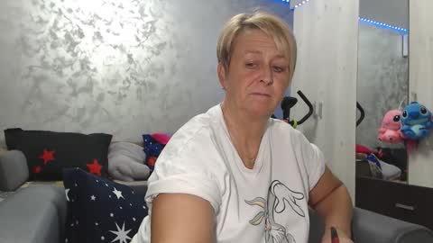 Lovepinklilly online show from April 2, 2026, 4:37 pm