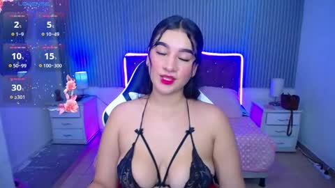 Snapshot of roses_liittle_ chatting on April 16, 2026, 12:44 am roses_liittle_ online show from April 16, 2026, 12:44 am