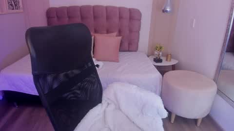 Rose Taylor online show from March 30, 2026, 1:34 pm