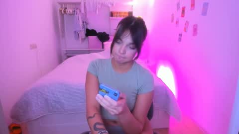 Roshelle online show from February 11, 2025, 4:13 pm