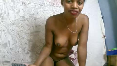 rosia online show from October 25, 2025, 8:58 pm