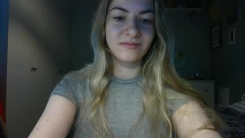 Snapshot of rosie_june chatting on April 27, 2026, 7:06 am Rosie online show from April 27, 2026, 7:06 am