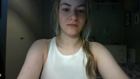 Snapshot of rosie_june chatting on May 5, 2026, 6:43 am Rosie online show from May 5, 2026, 6:43 am