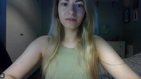 Snapshot of rosie_june chatting on May 25, 2026, 7:03 am Rosie online show from May 25, 2026, 7:03 am