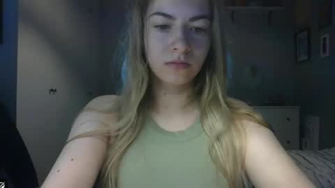 Snapshot of rosie_june chatting on May 26, 2026, 6:42 am Rosie online show from May 26, 2026, 6:42 am