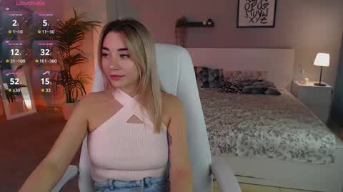 Snapshot of rosie_mac chatting on November 5, 2025, 1:05 am Rosie online show from November 5, 2025, 1:05 am