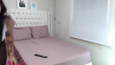 rosiehw online show from March 5, 2025, 1:06 pm