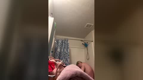 rosieleebrown online show from March 9, 2026, 8:46 pm