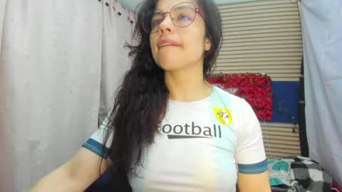 Snapshot of rosse_25 chatting on May 5, 2026, 12:13 pm Would you like to help me with supplementation and sports suits so I can compete in powerlifting online show from May 5, 2026, 12:13 pm