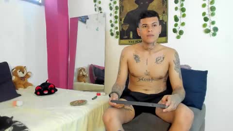 Snapshot of rosse_dredd chatting on November 2, 2025, 8:44 pm Anal for the first time 40000tks online show from November 2, 2025, 8:44 pm