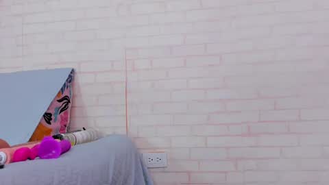 rosse_thompson11 online show from January 18, 2025, 7:15 pm