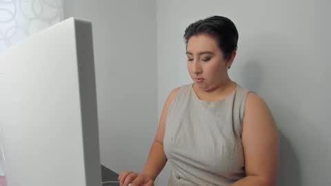 ROSSE DEMOND  online show from February 12, 2026, 9:32 pm