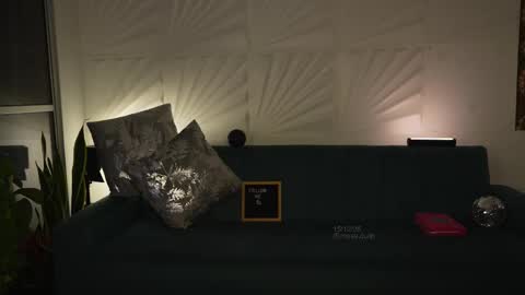 Rossey online show from December 16, 2025, 2:05 am